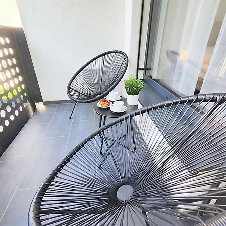 Wings - Brand New - Presidential Garden - Free Parking Apartment Bratislava Luaran gambar