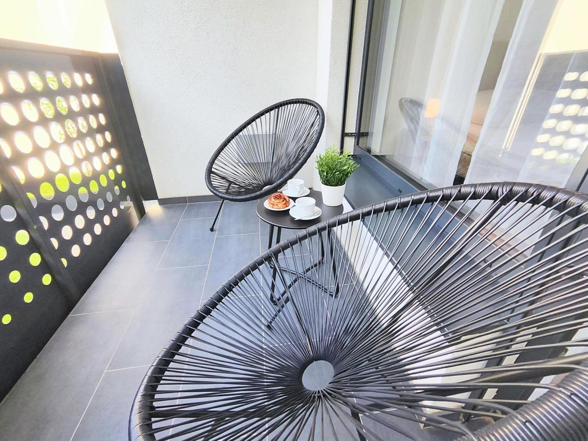 Wings - Brand New - Presidential Garden - Free Parking Apartment Bratislava Luaran gambar