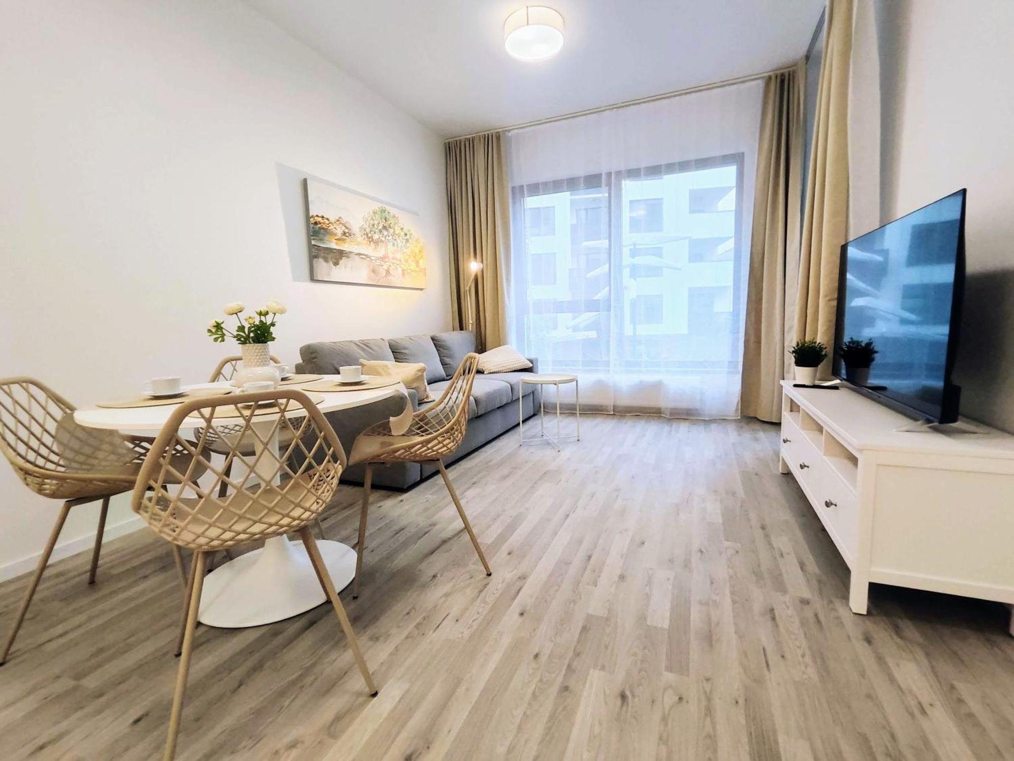 Wings - Brand New - Presidential Garden - Free Parking Apartment Bratislava Luaran gambar