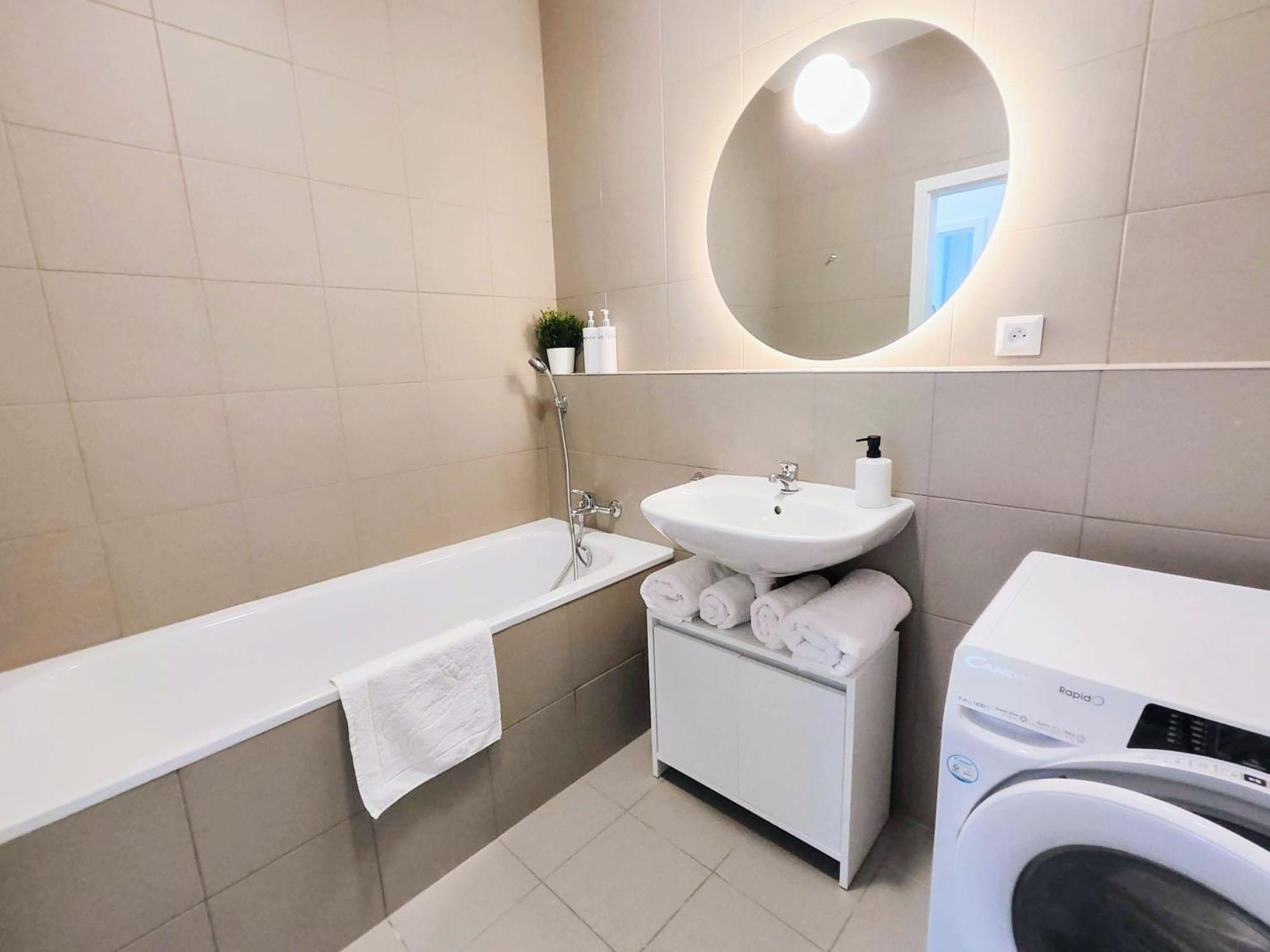 Wings - Brand New - Presidential Garden - Free Parking Apartment Bratislava Luaran gambar