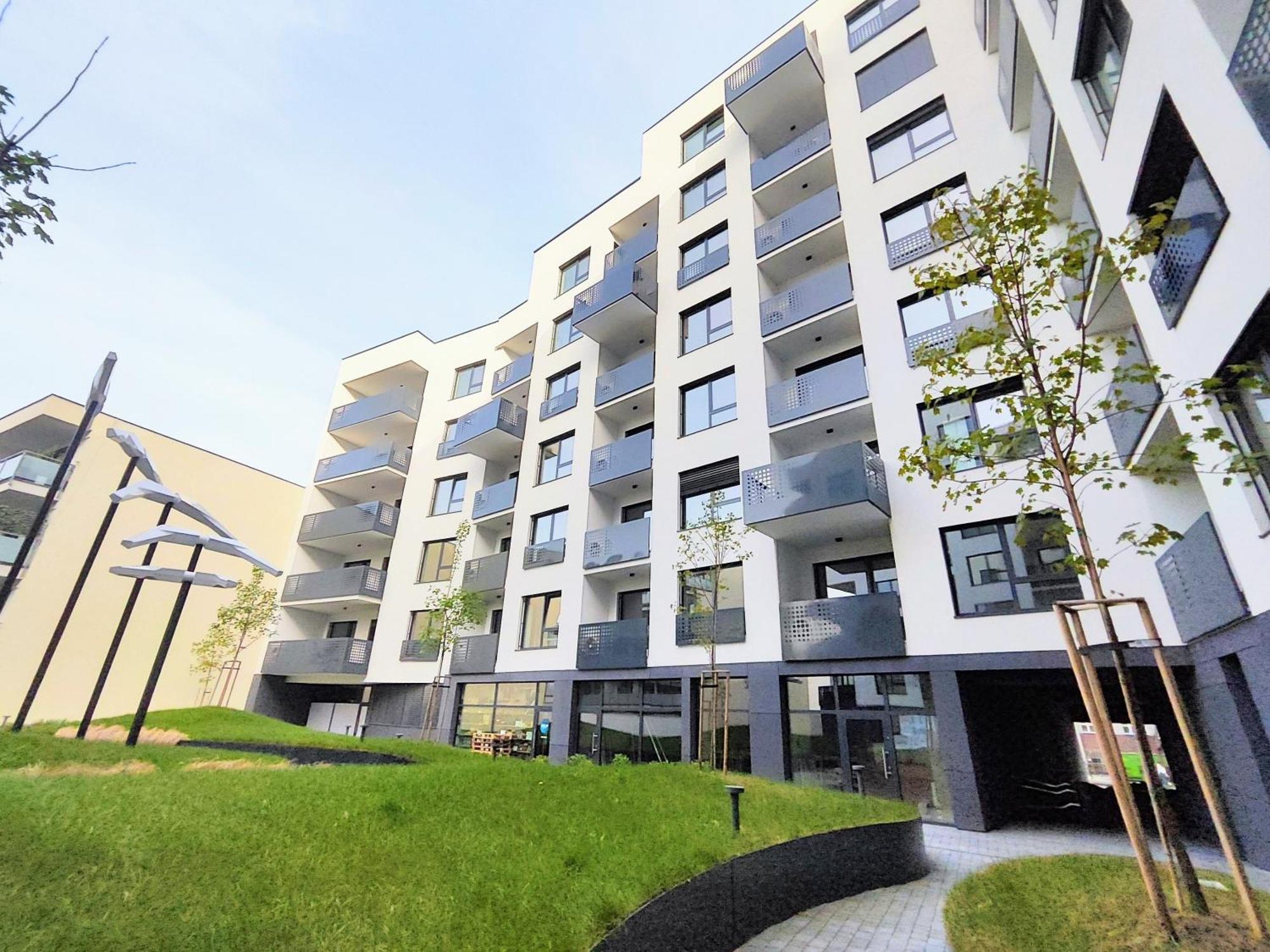 Wings - Brand New - Presidential Garden - Free Parking Apartment Bratislava Luaran gambar