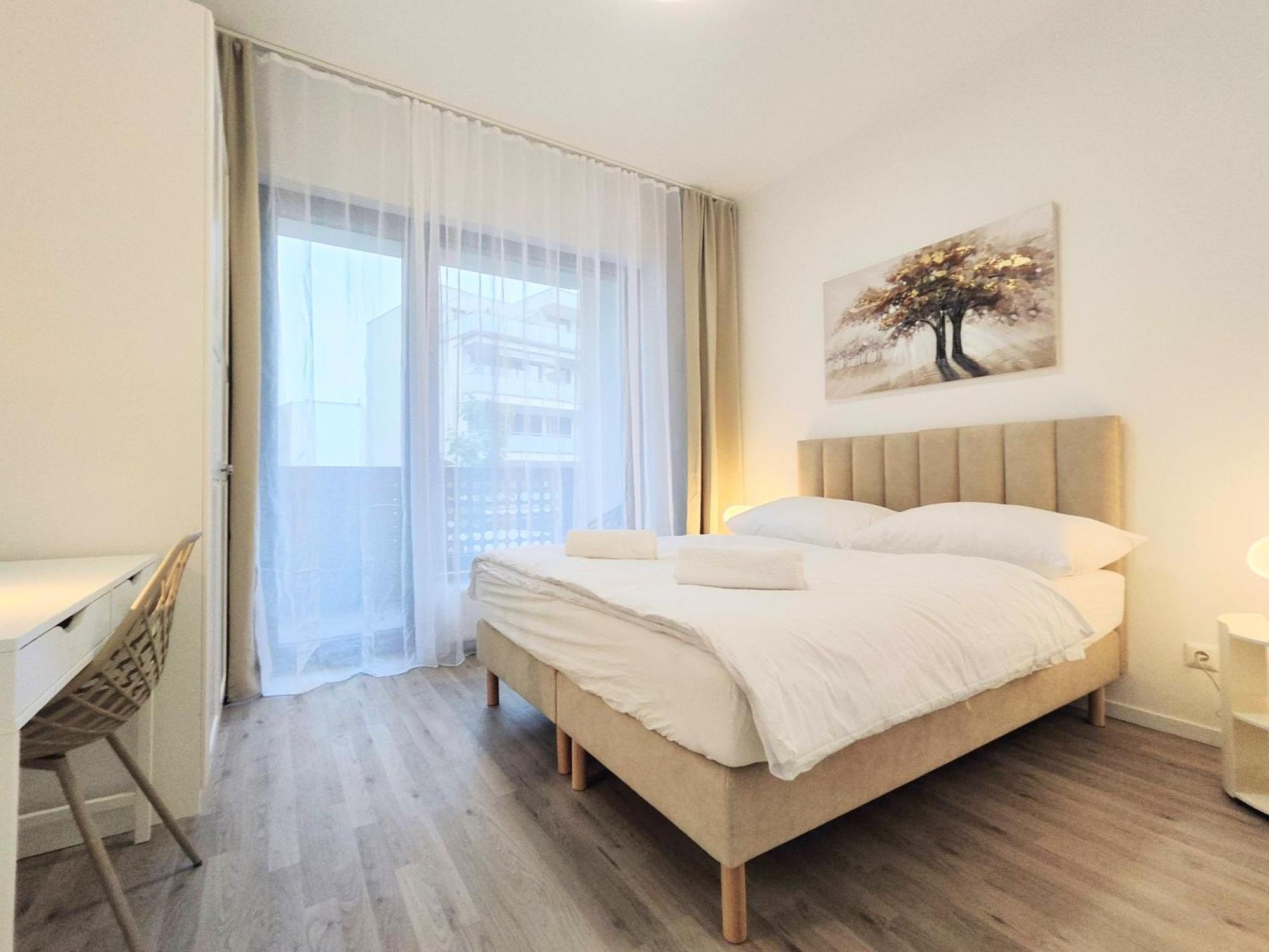 Wings - Brand New - Presidential Garden - Free Parking Apartment Bratislava Luaran gambar
