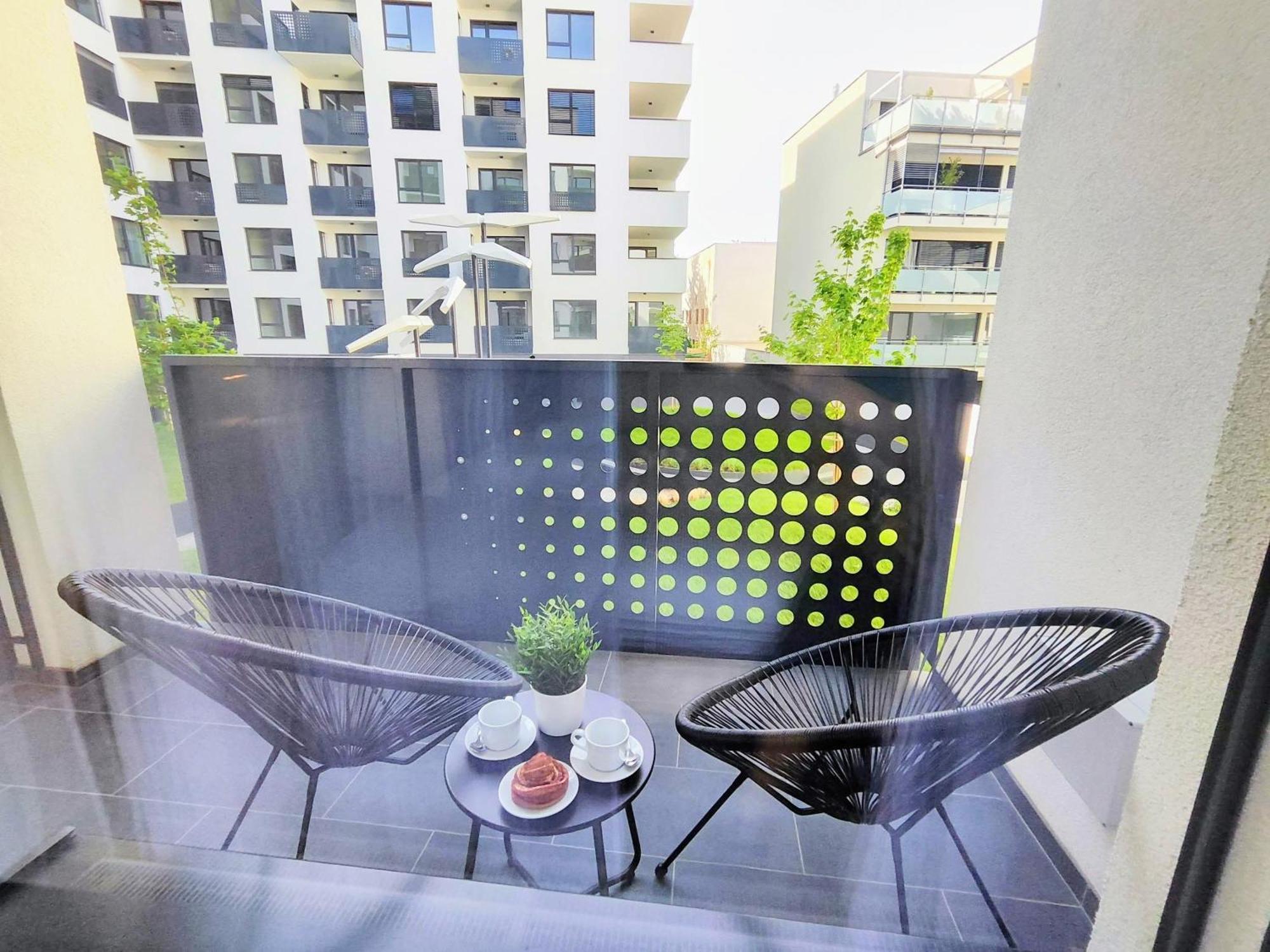 Wings - Brand New - Presidential Garden - Free Parking Apartment Bratislava Luaran gambar
