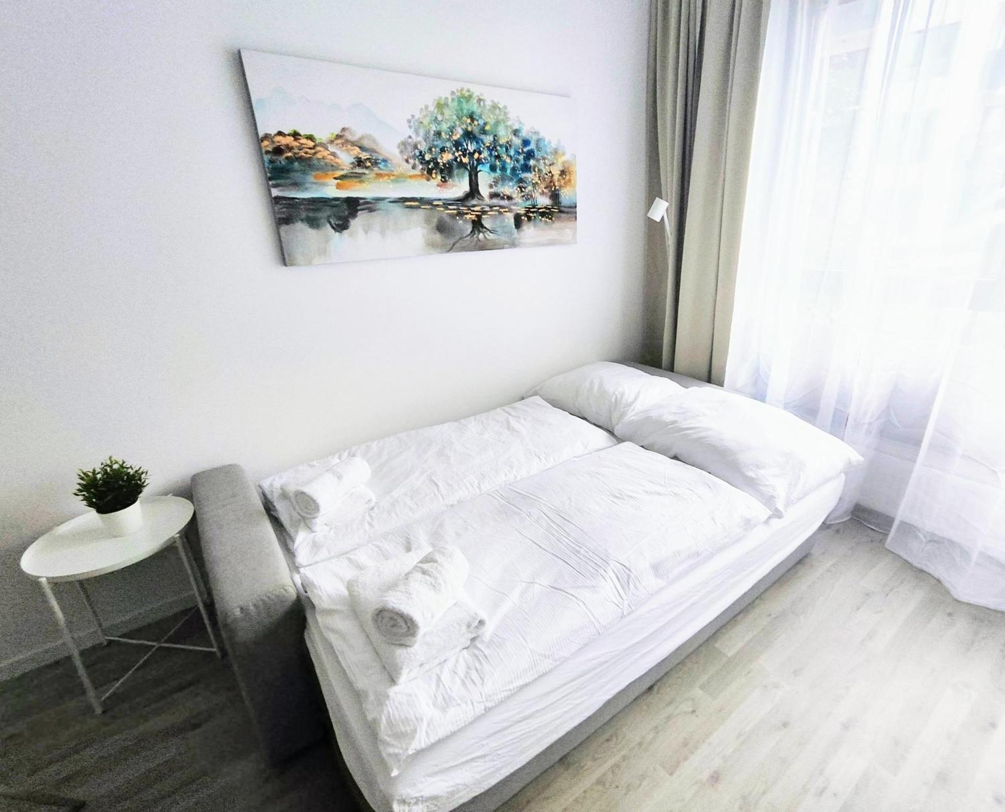 Wings - Brand New - Presidential Garden - Free Parking Apartment Bratislava Luaran gambar